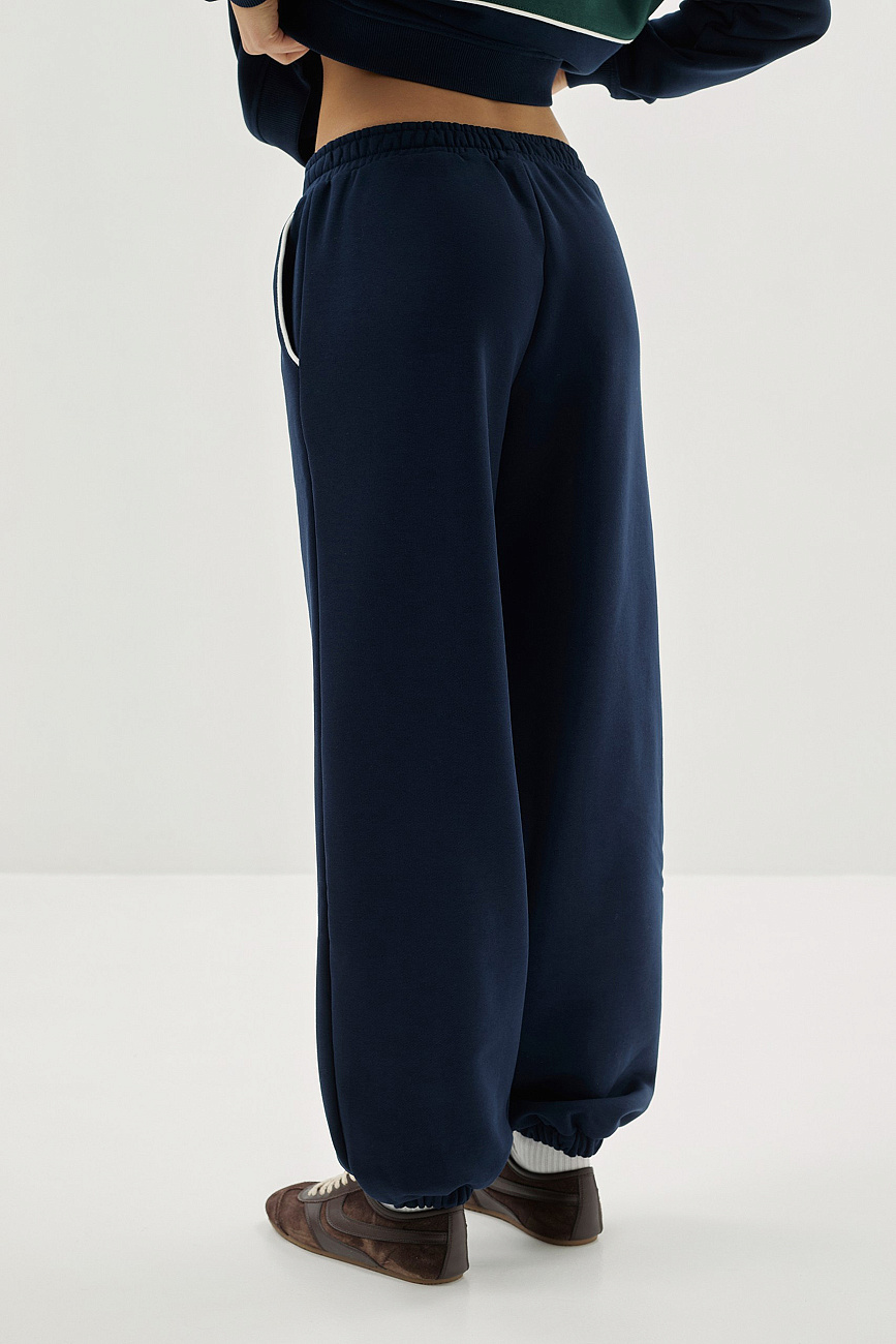 Джоггеры с&nbsp;контрастным кантом