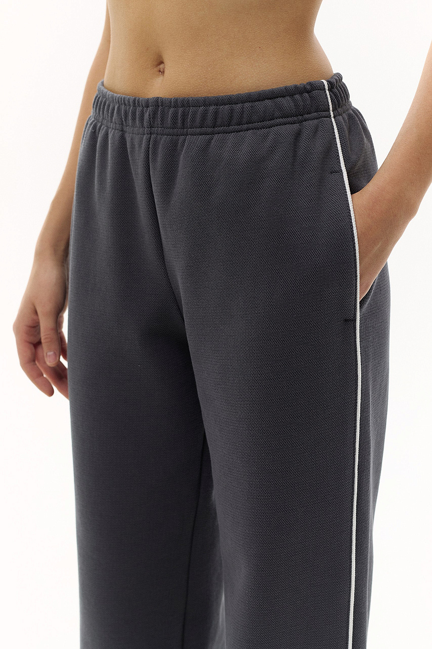 Брюки с&nbsp;кантами