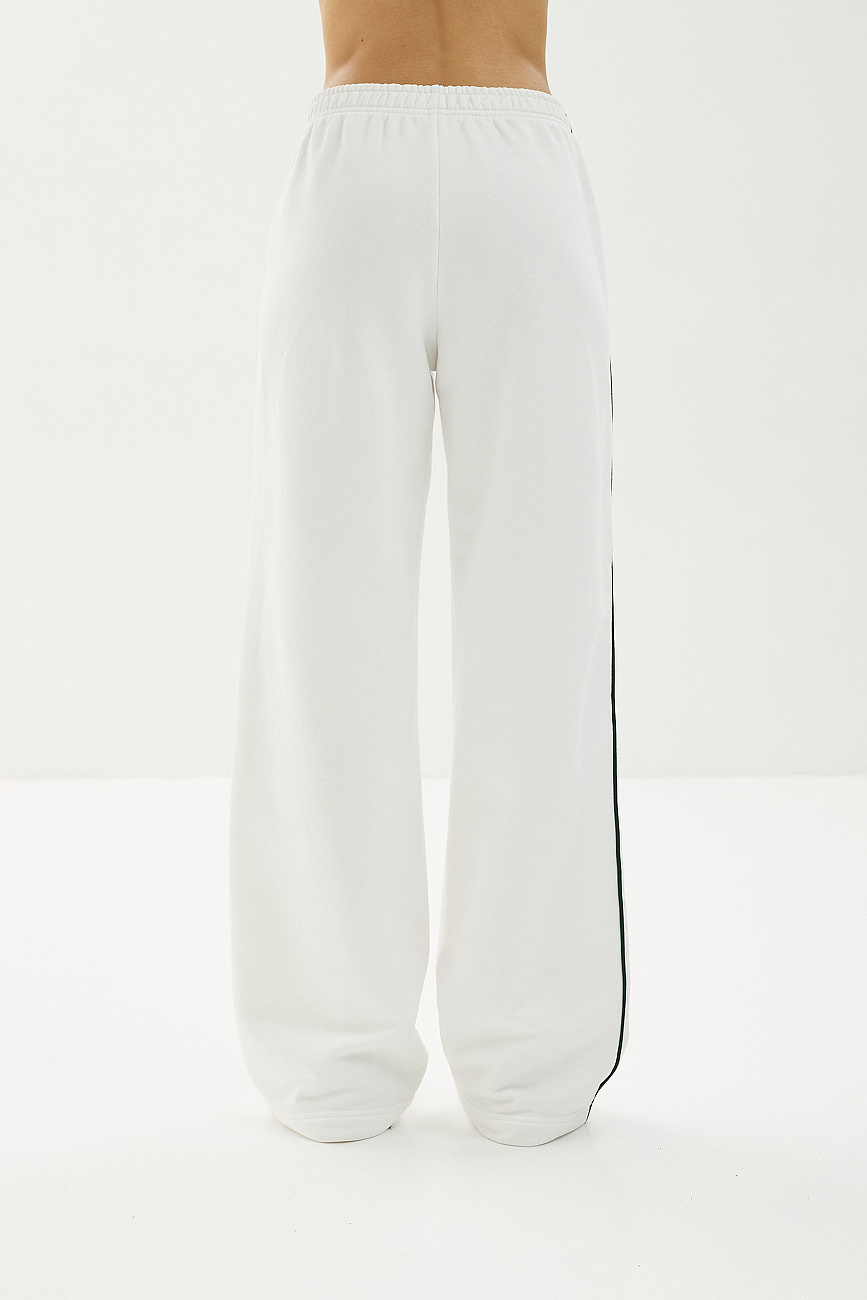 Брюки с&nbsp;кантом