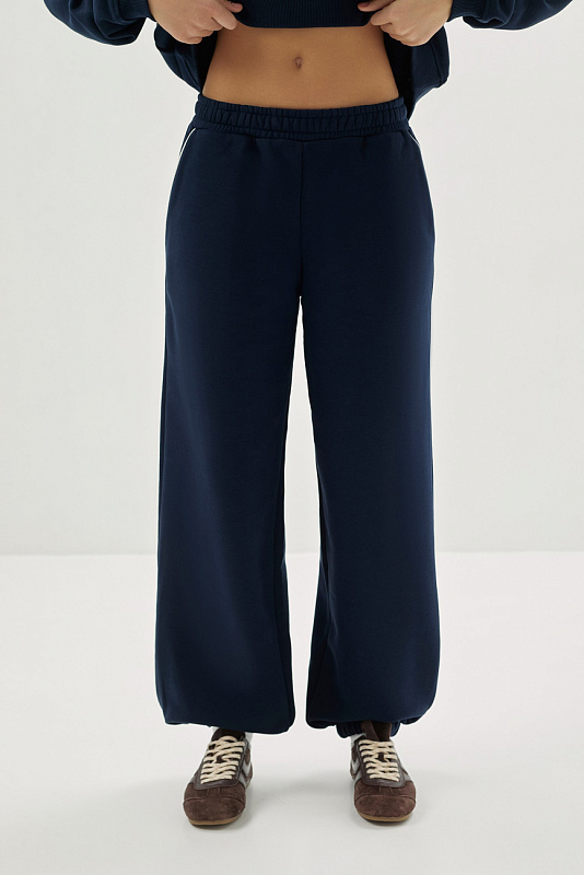 Джоггеры с&nbsp;контрастным кантом