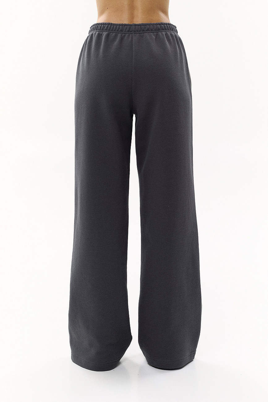 Брюки с&nbsp;кантами