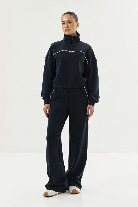 Костюм "Анорак и&nbsp;брюки с&nbsp;контрастным кантом" из&nbsp;смесового материала