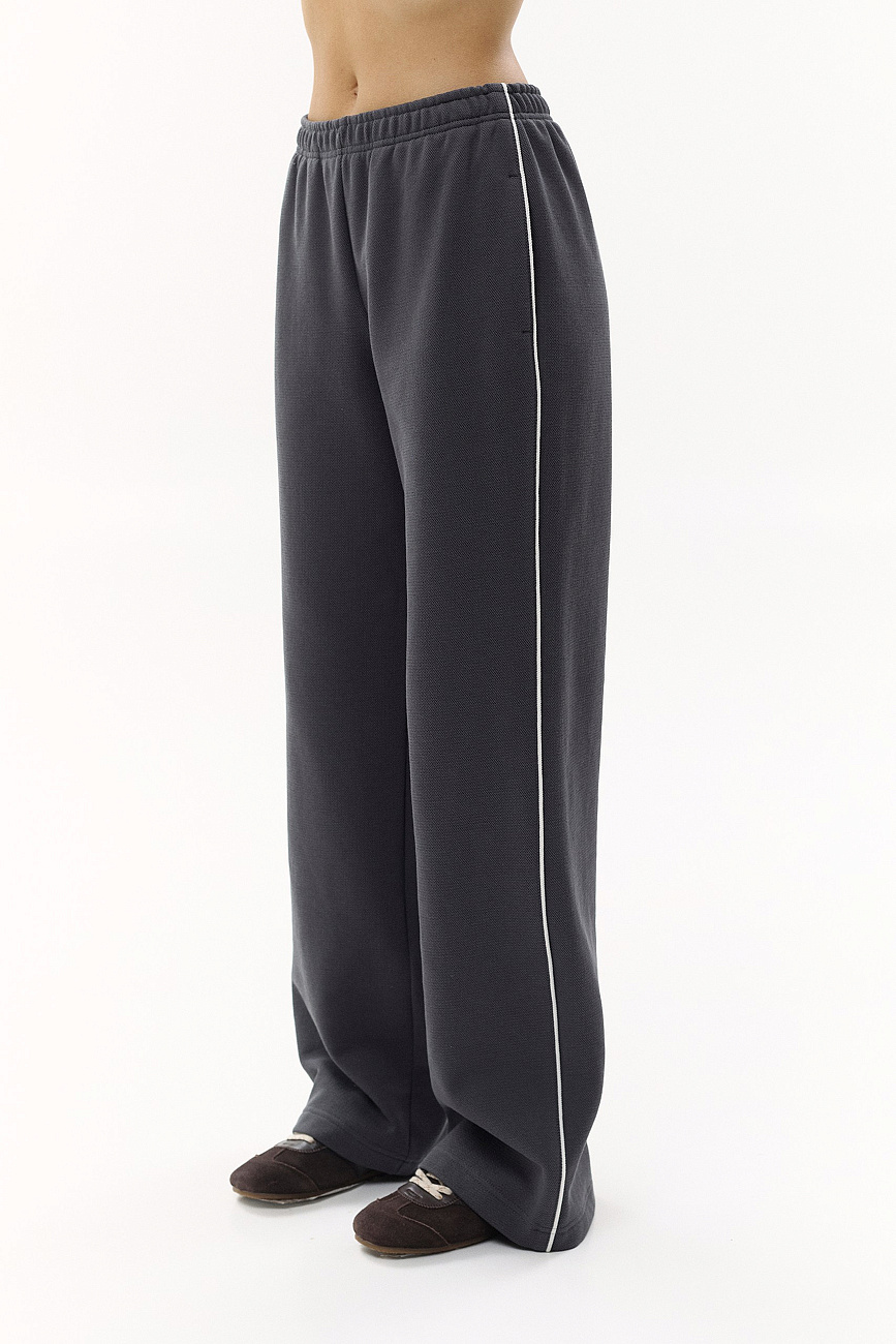 Брюки с&nbsp;кантами