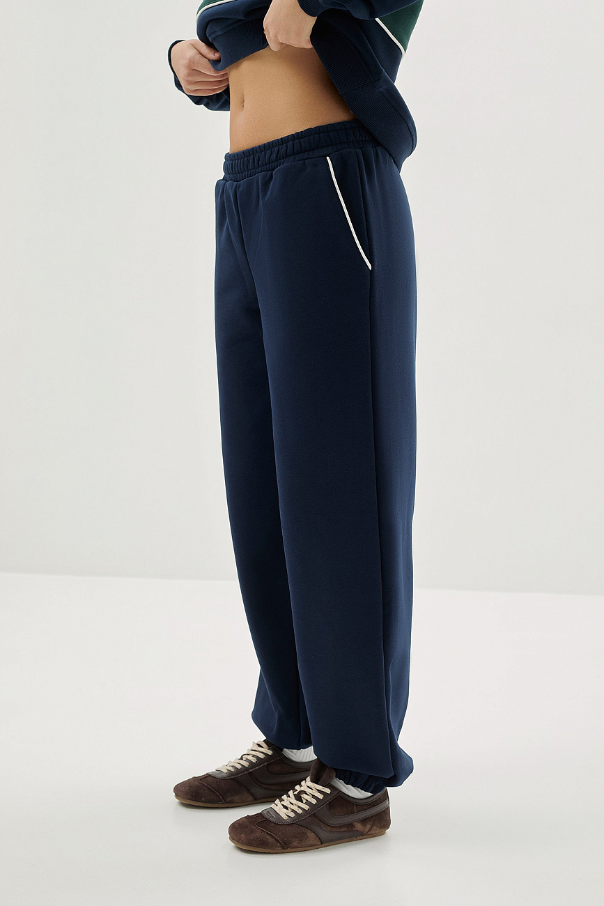 Джоггеры с&nbsp;контрастным кантом